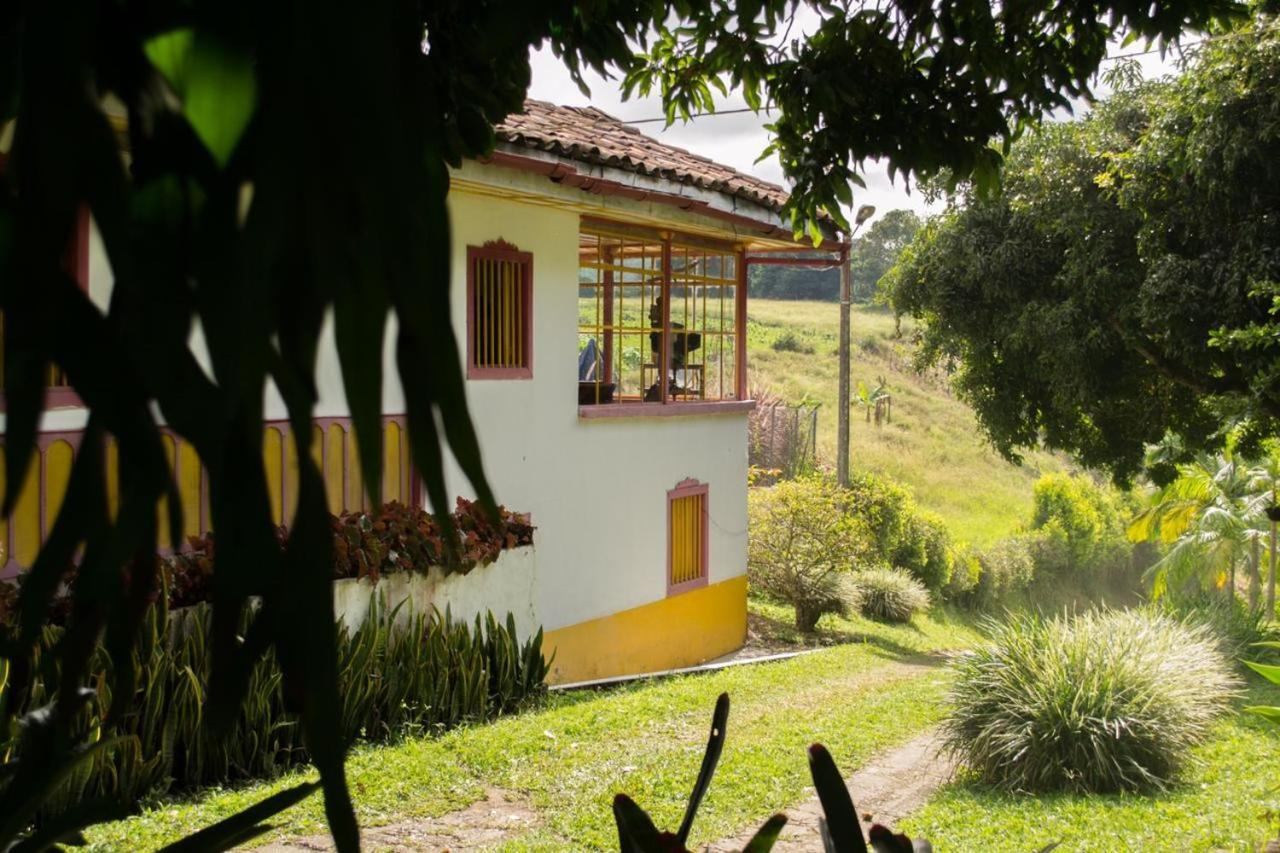 Finca Cafetera En El Quindio Quimbaya Exterior photo